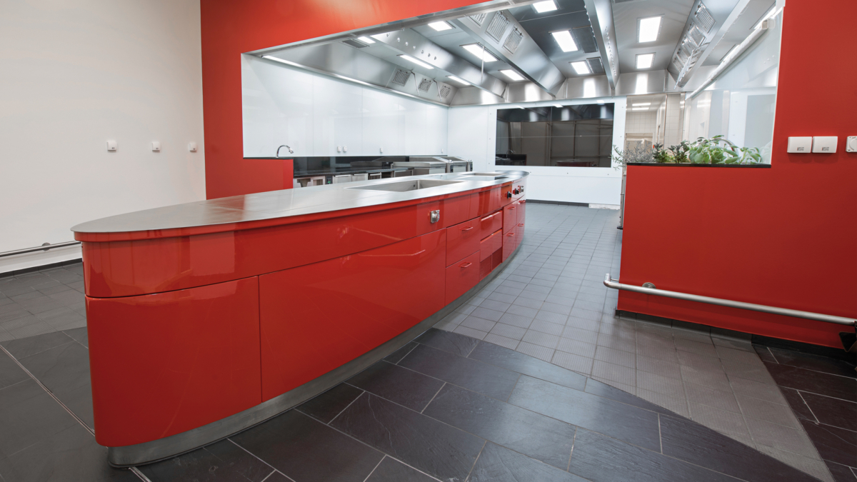 Ihr Partner in der warmen Küche - STUTZ Grossküchen - Induktionsherd